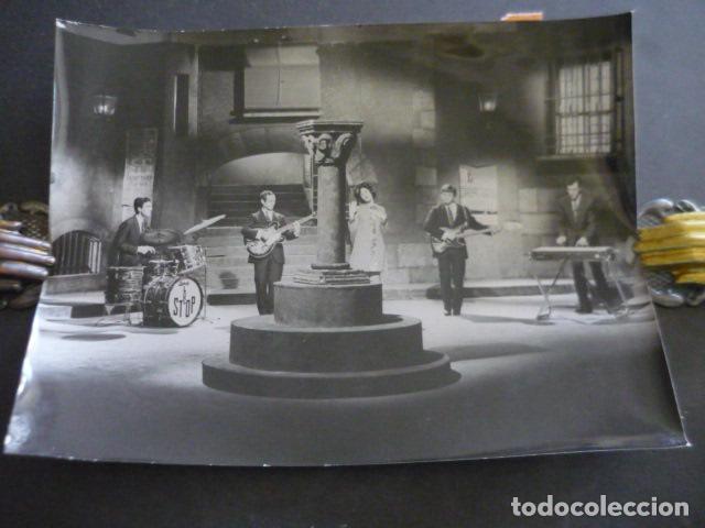Fotos de cantantes: LOS STOP CONJUNTO MUSICAL ANTIGUA FOTOGRAFIA ORIGINAL 18 X 24 CM