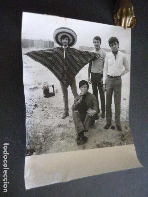 Fotos von Musikern: LOS ANGELES CONJUNTO MUSICAL ANTIGUA FOTOGRAFIA ORIGINAL 18 X 24 CM