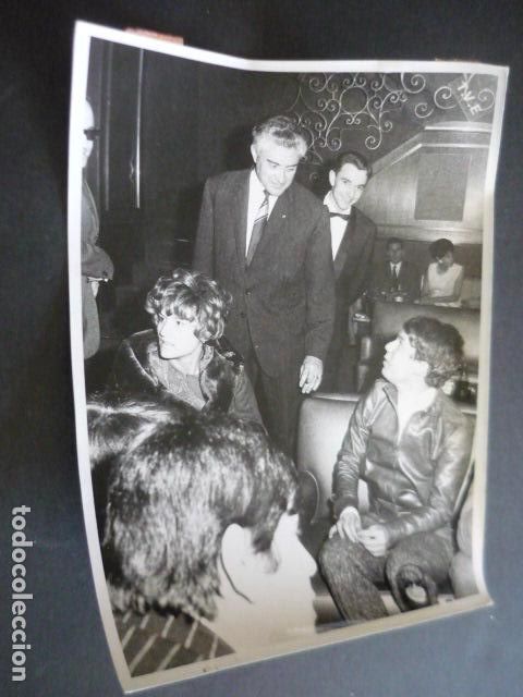 Photos of Singers: RAPHAEL CANTANTE ANTIGUA FOTOGRAFIA ORIGINAL 18 X 24 CM