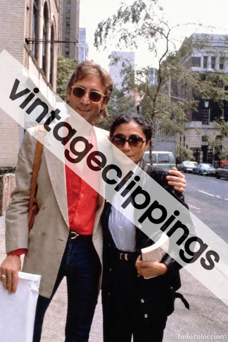 Fotos de cantantes: JOHN LENNON & YOKO ONO Fotografia Agosto 1980 Hit Factory New York Beatles foto candid photo