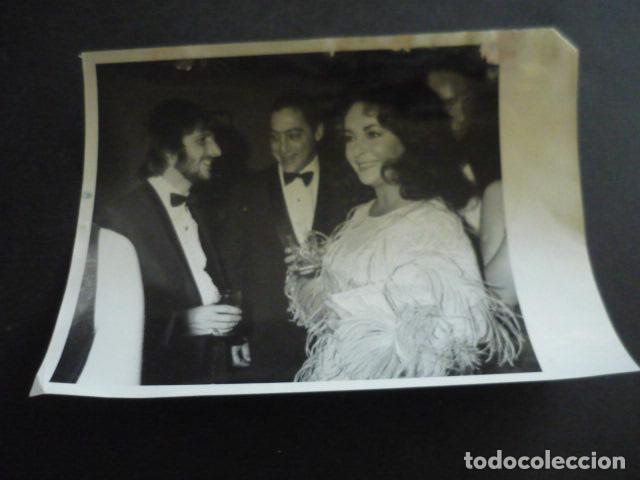 Fotos de cantantes: RINGO STARR CANTANTE THE BEATLES CON ELIZABETH TAYLOR ANTIGUA FOTOGRAFIA ORIGINAL 18 X 13 CM