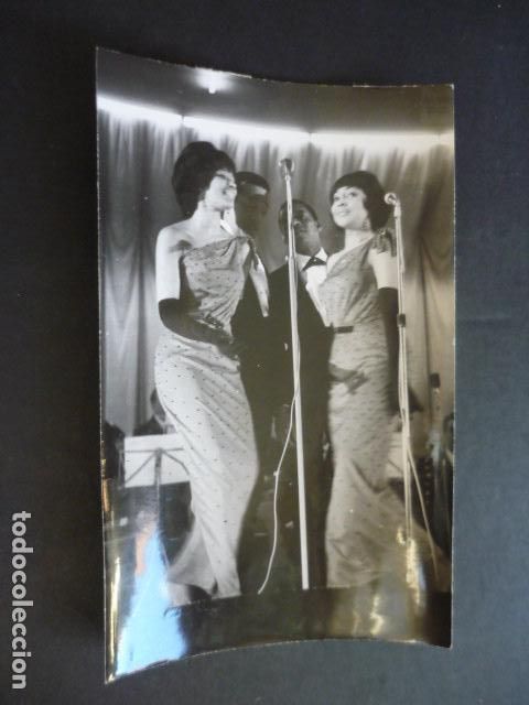 Fotos de cantantes: LOS RIVERO CONJUNTO MUSICAL ACTUANDO EN RADIO MADRID ANTIGUA FOTOGRAFIA ORIGINAL 18 X 12 CM
