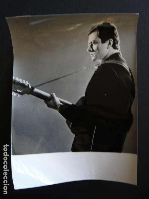 Fotos de cantantes: PALITO ORTEGA CANTANTE ANTIGUA FOTOGRAFIA ORIGINAL 18 X 24 CM