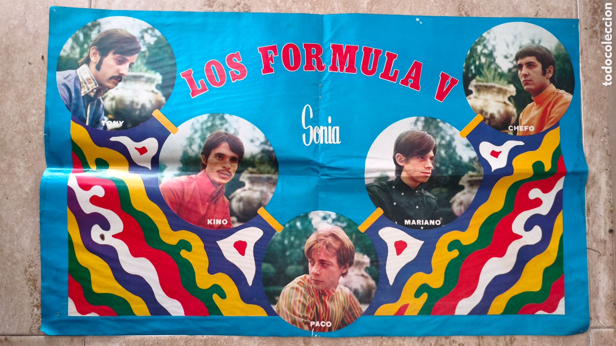 Fotos de cantantes: Poster Grupo musical los formula V con reportaje en la parte trasera 54x33 cm