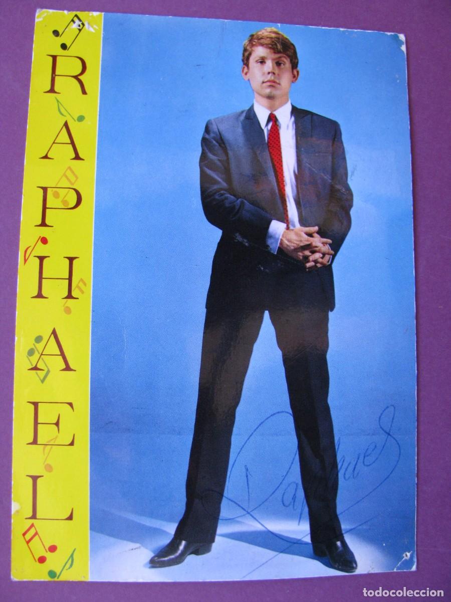 Fotos de cantantes: POSTAL DEL CANTANTE RAPHAEL. FIRMADA. ED. BERGAS 593. TIENE DESPERFECTOS