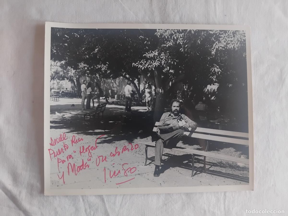 Fotos de cantantes: FOTO DE I&Ntilde;IGO DESDE PUERTO RICO PARA LA REVISTA HOGAR Y MODA DEDICADA Y FIRMADA. 25 x 21 cm