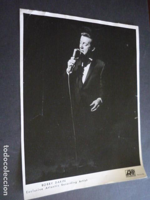 Fotos de cantantes: BOBBY DARIN CANTANTE ANTIGUA FOTOGRAFIA 21 X 28 CM