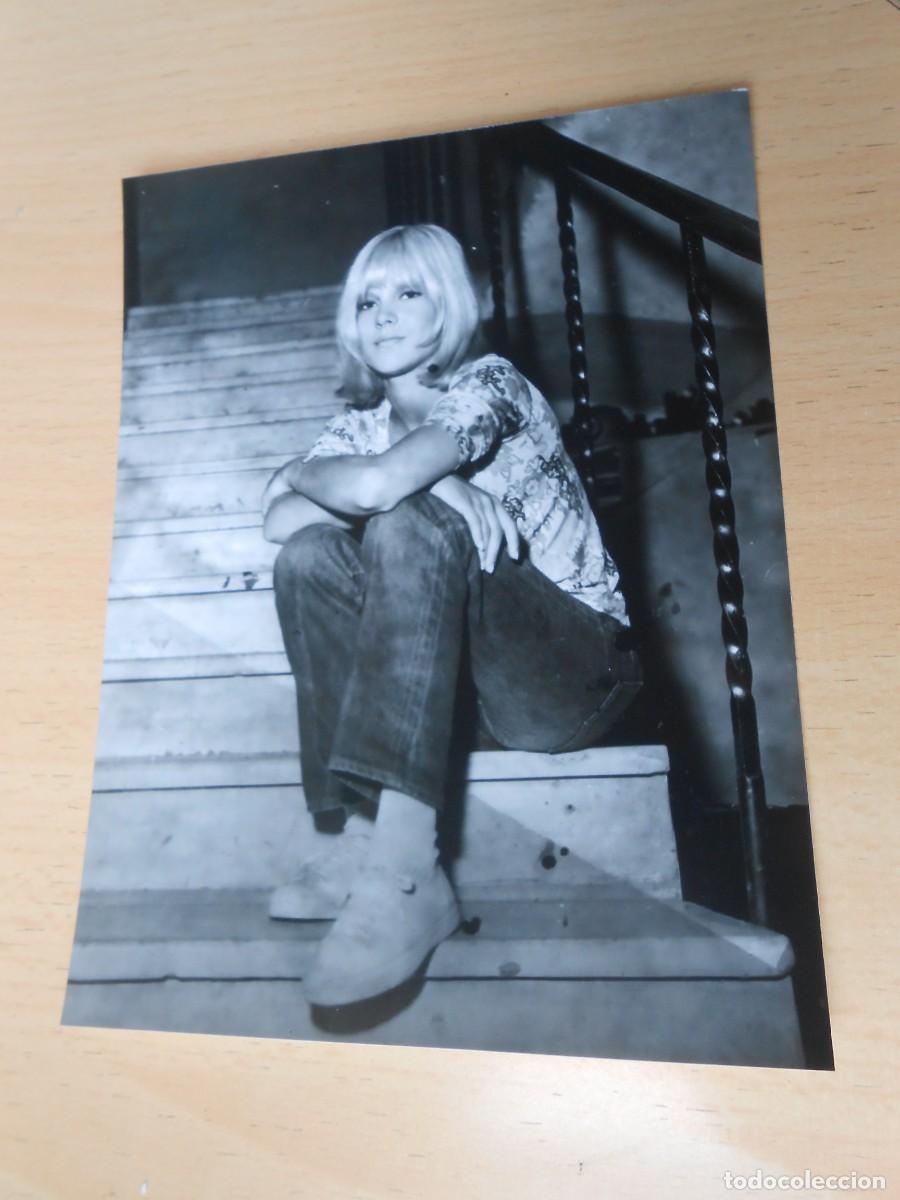 Fotos de cantantes: COPIA de FOTO de - SYLVIE VARTAN - de 12,5 x 16,5 cms.