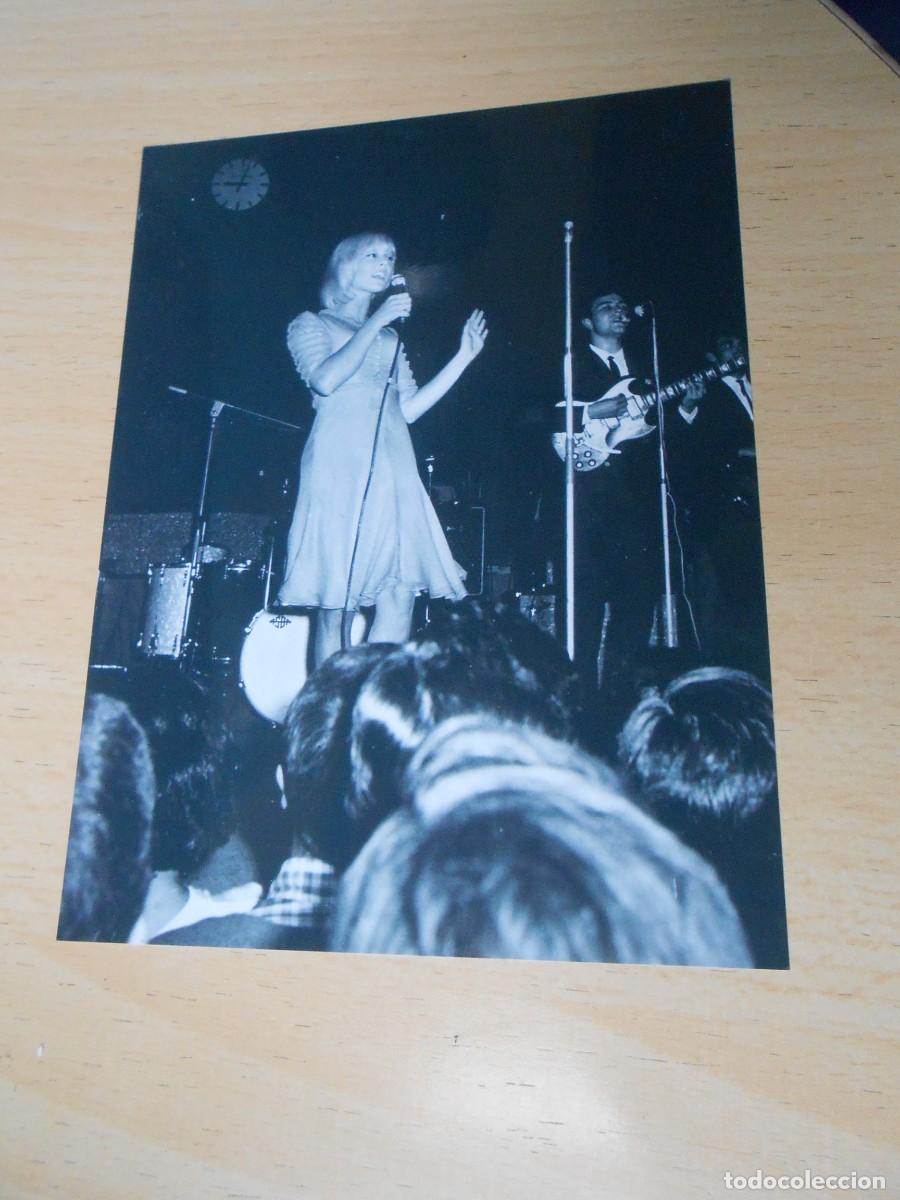 Fotos de cantantes: COPIA de FOTO de - SYLVIE VARTAN - de 12,5 x 16,5 cms.