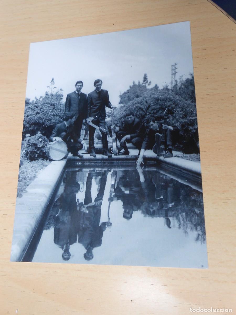Fotos de cantantes: COPIA de FOTO de - LES BLOSONS NOIRES - de 12,5 x 16,5 cms.