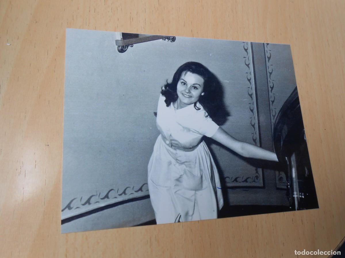 Fotos de cantantes: COPIA de FOTO de - ROCIO DURCAL - de 16,5 x 12,5 cms.
