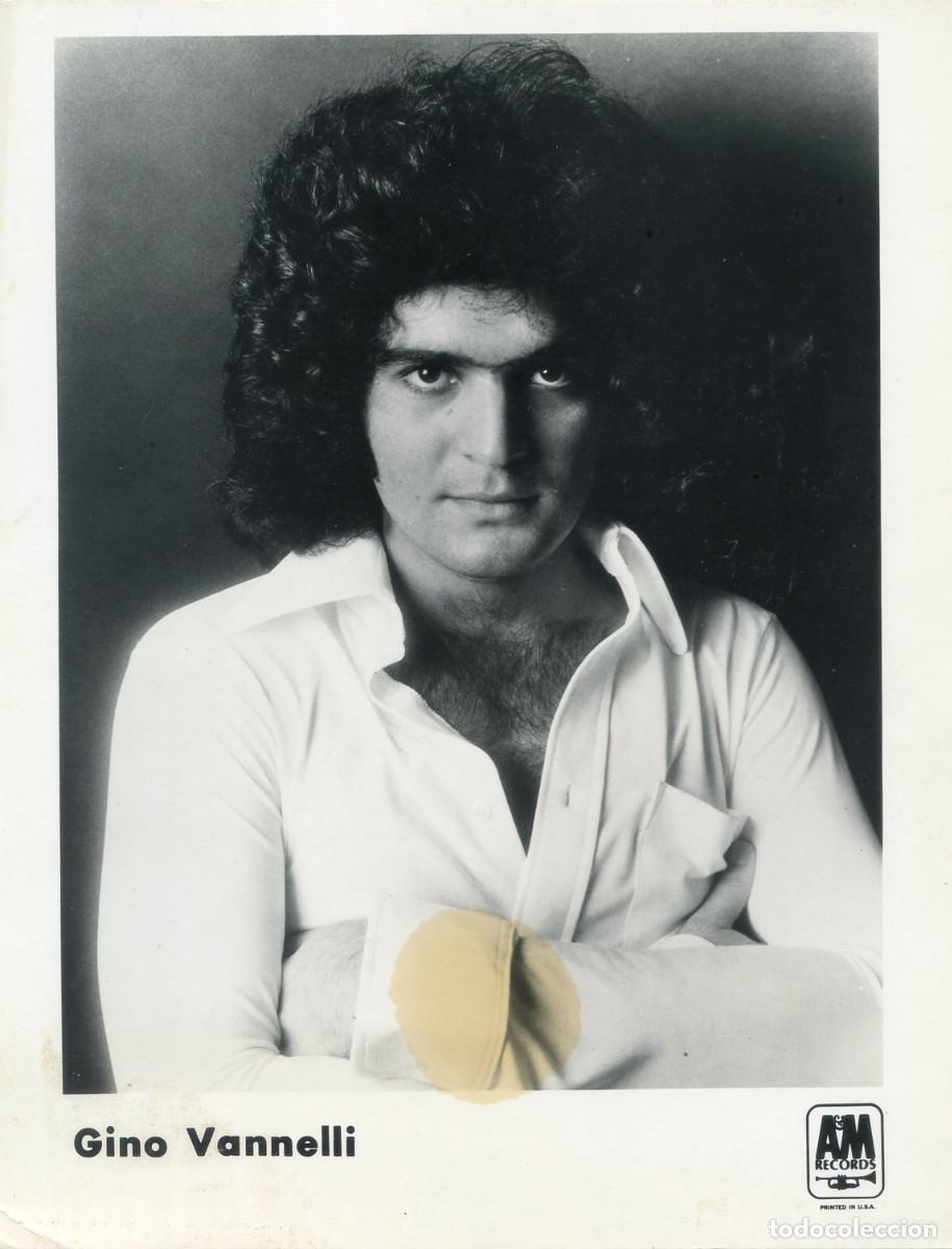 Fotos de cantantes: GINO VANNELLI. Foto original USA, 1974.