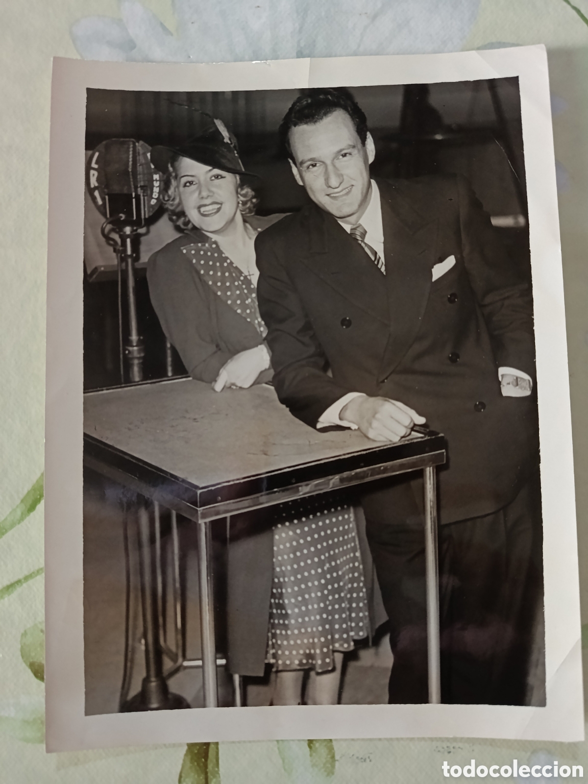 Foto di Cantanti: Luis Sagi-Vela con la cantante Mari Carmen fotograf&iacute;a archivo revista Argentina.