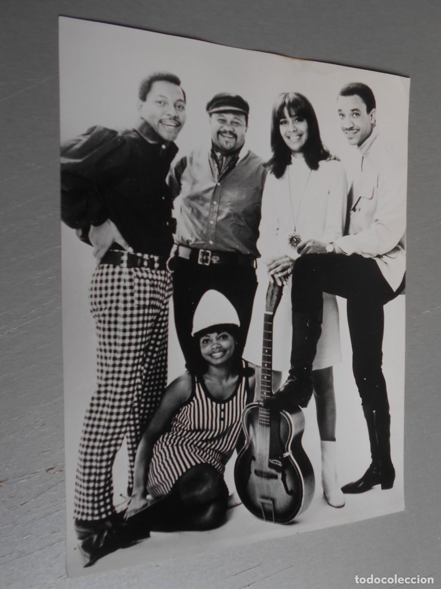 Photos of Singers: FOTO de - THE 5th. DIMENSION - de 18 x 24 cms