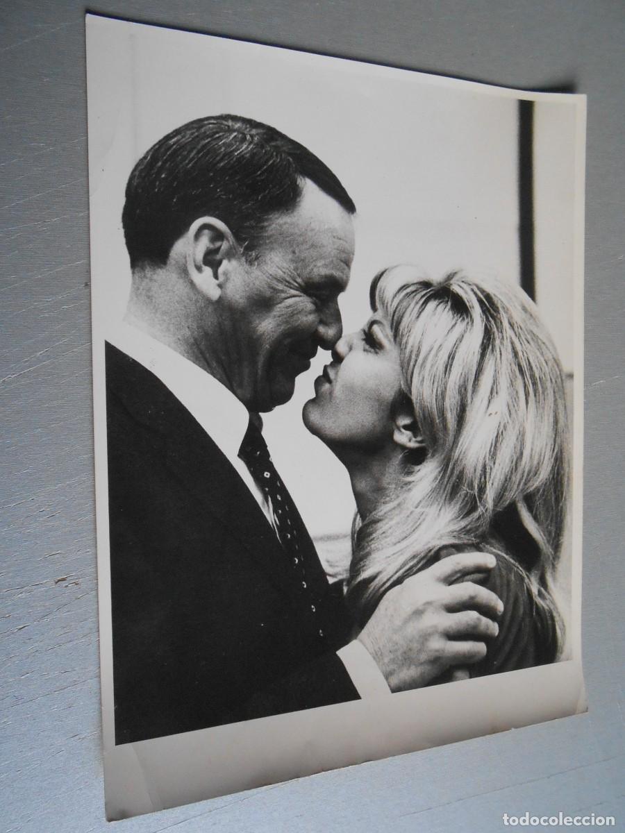 Photos of Singers: FOTO de - FRANK y NANCY SINATRA - de 18 x 24 cms