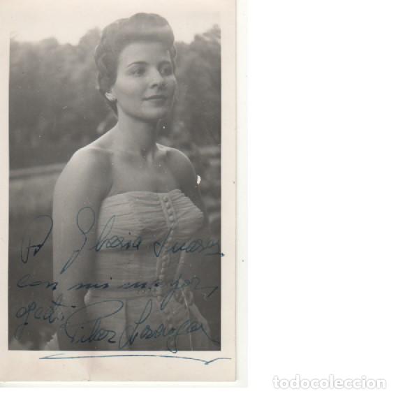 Fotos de cantantes: Foto Pilar Lorengar. Dedicatoria aut&oacute;grafa. 9x13.