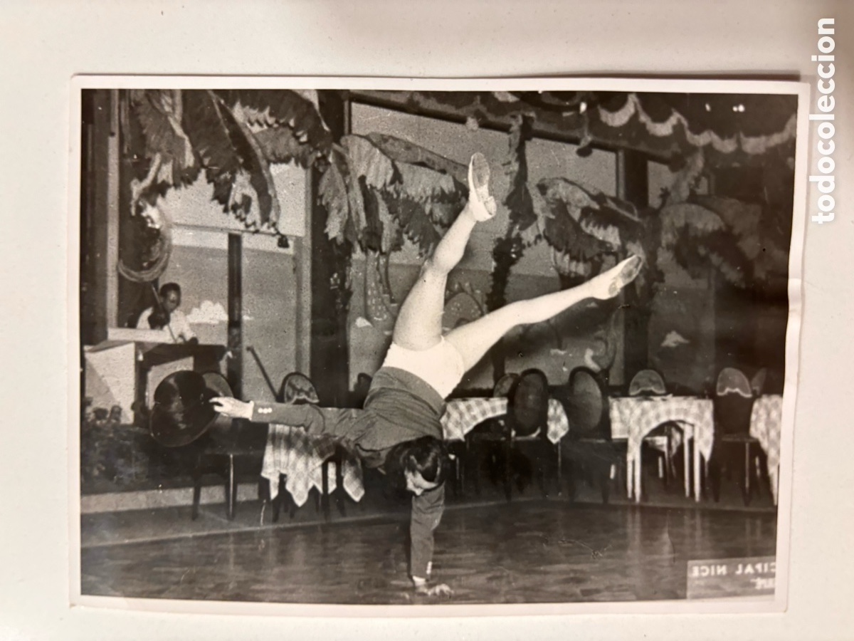 Fotos de cantantes: Foto original de bailarina acr&oacute;bata