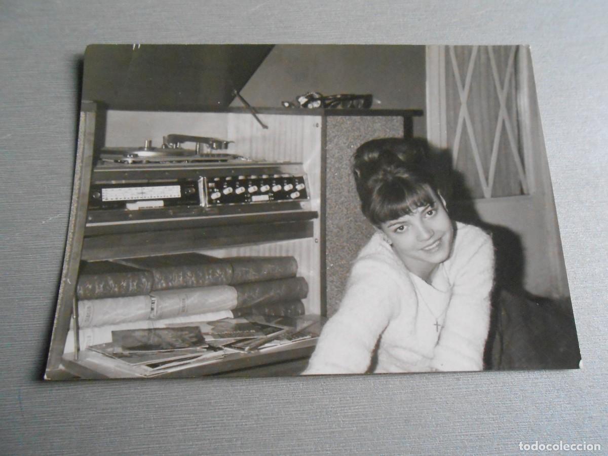 Fotos de cantantes: FOTO de - BETINA - de 10,5 x 7 cms.