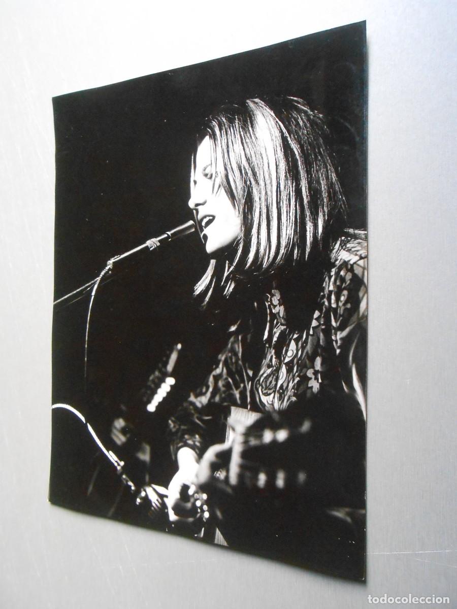 Fotos de cantantes: FOTO de - MARIA OSTIZ - de 18 x 24 cms.
