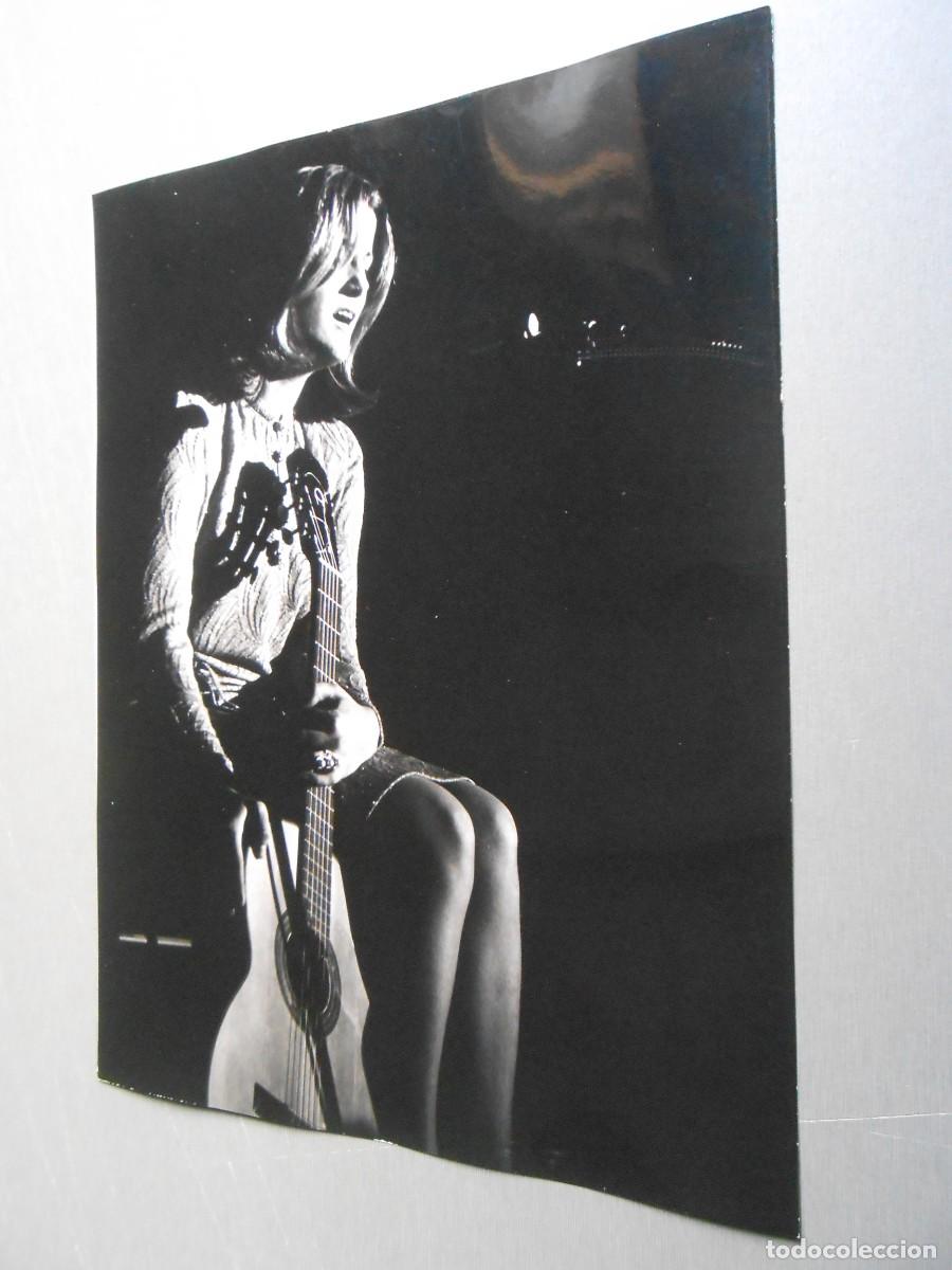 Fotos de cantantes: FOTO de - MARIA OSTIZ - de 18 x 24 cms.