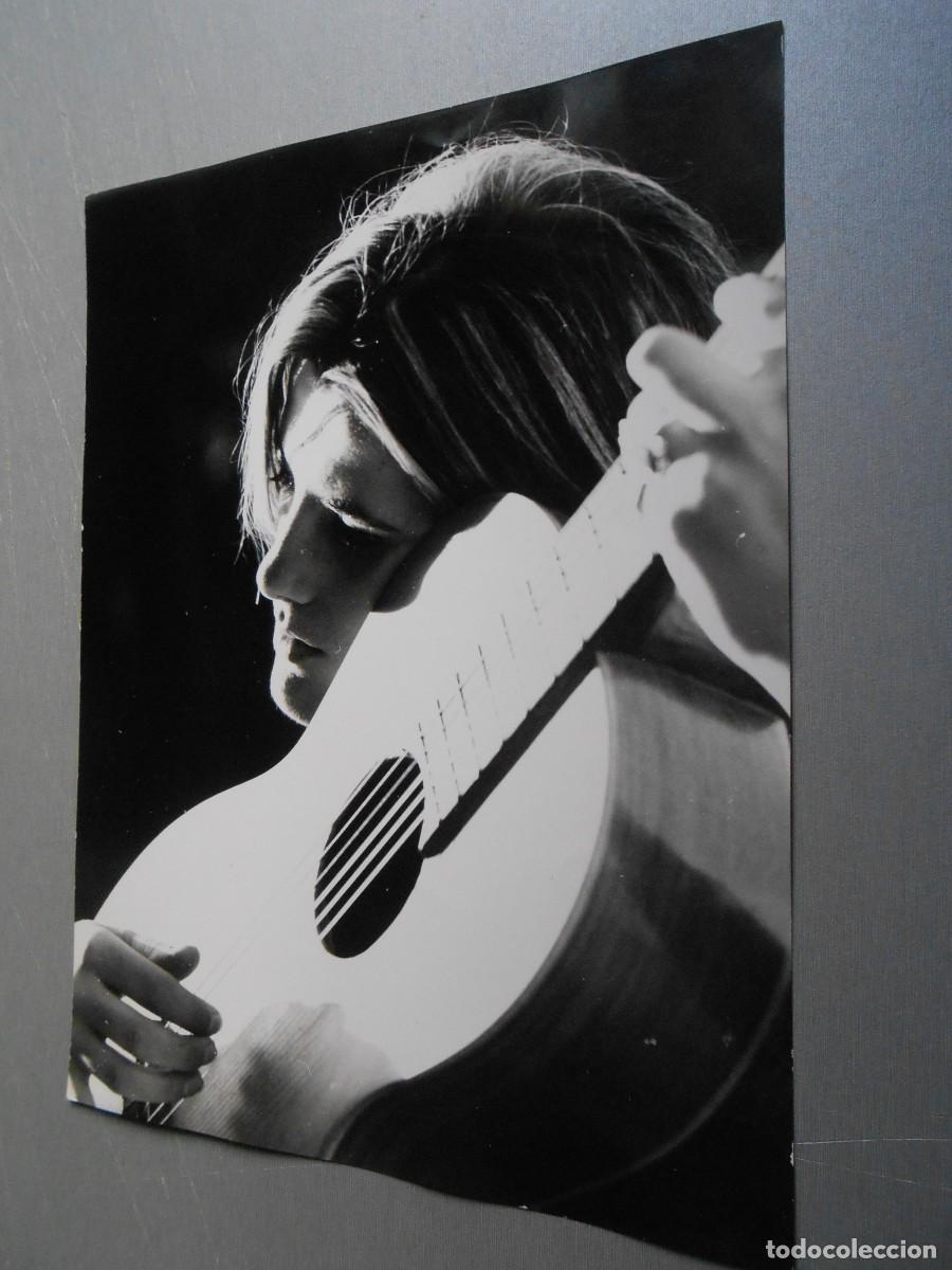 Fotos de cantantes: FOTO de - MARIA OSTIZ - de 18 x 24 cms.