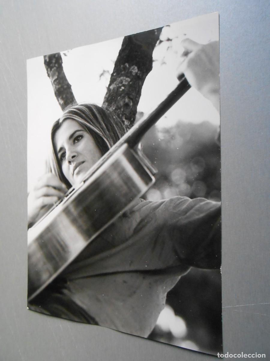 Fotos de cantantes: FOTO de - MARIA OSTIZ - de 18 x 24 cms.