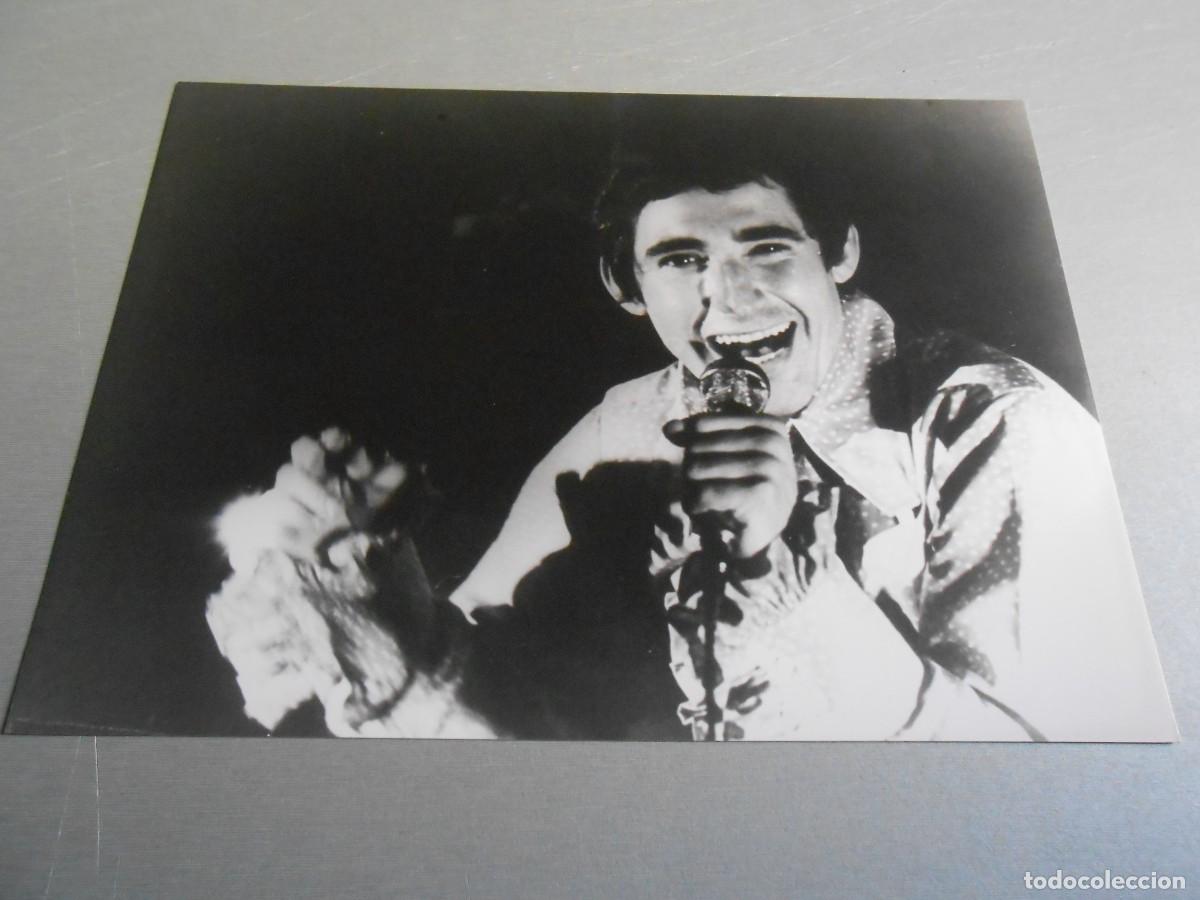 Foto di Cantanti: FOTO de - MIGUEL RIOS - de 24 x 18 cms.