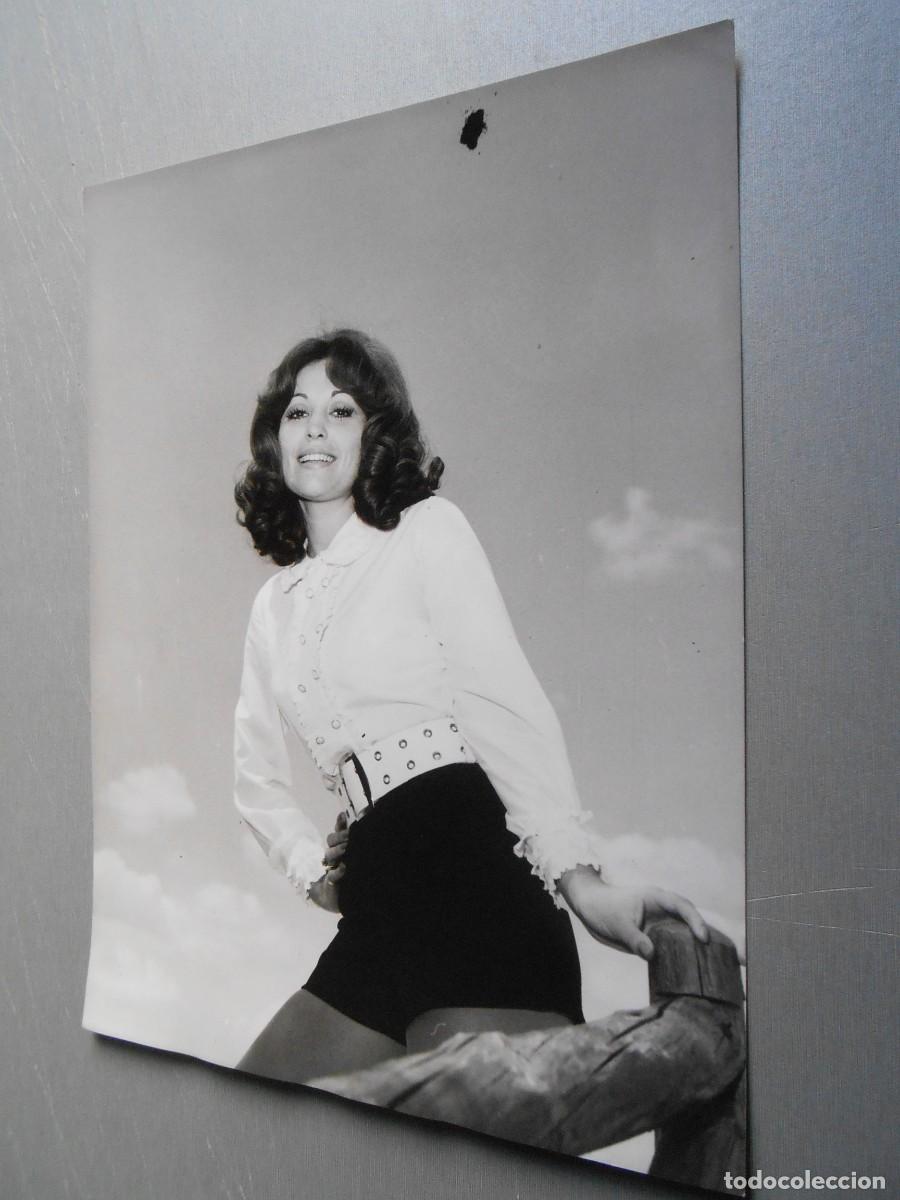 Fotos de cantantes: FOTO de - ROSALIA - de 18 x 24 cms.