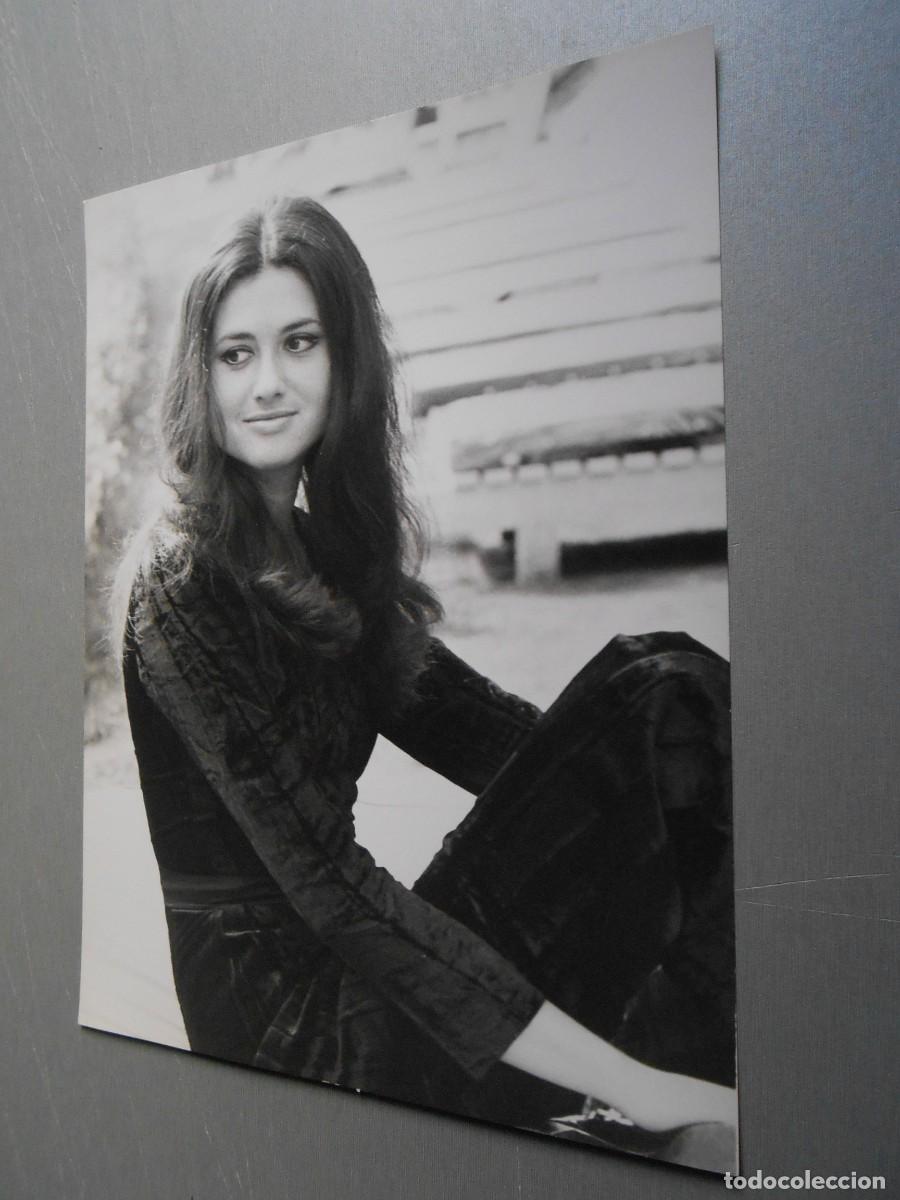 Fotos de cantantes: FOTO de - GIGLIOLA CINQUETTI - de 18 x 24 cms.