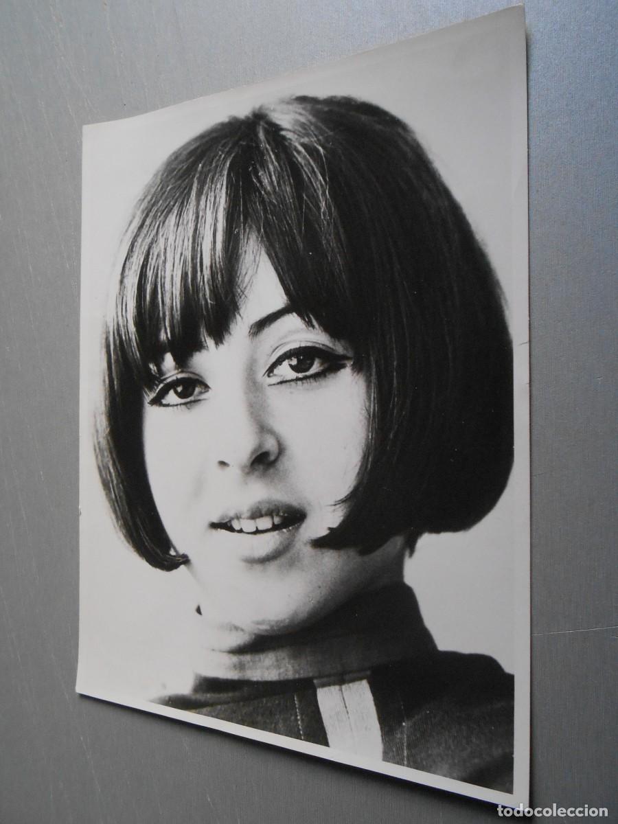 Fotos de cantantes: FOTO de - VICKY - de 18 x 24 cms.