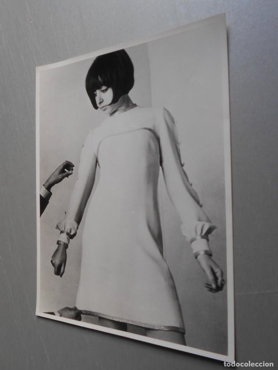 Fotos de cantantes: FOTO de - VICKY - de 18 x 24 cms.
