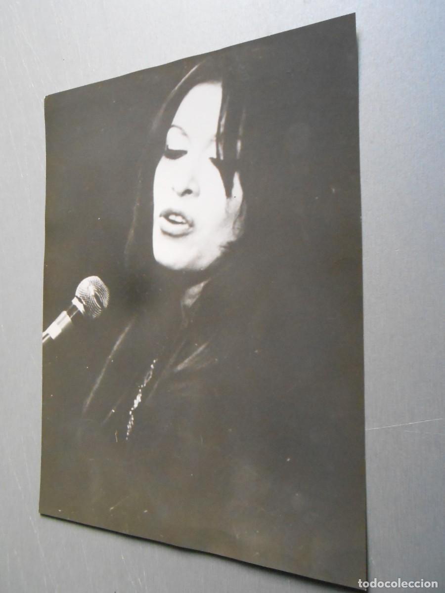 Fotos de cantantes: FOTO de - MASSIEL - de 18 x 24 cms.