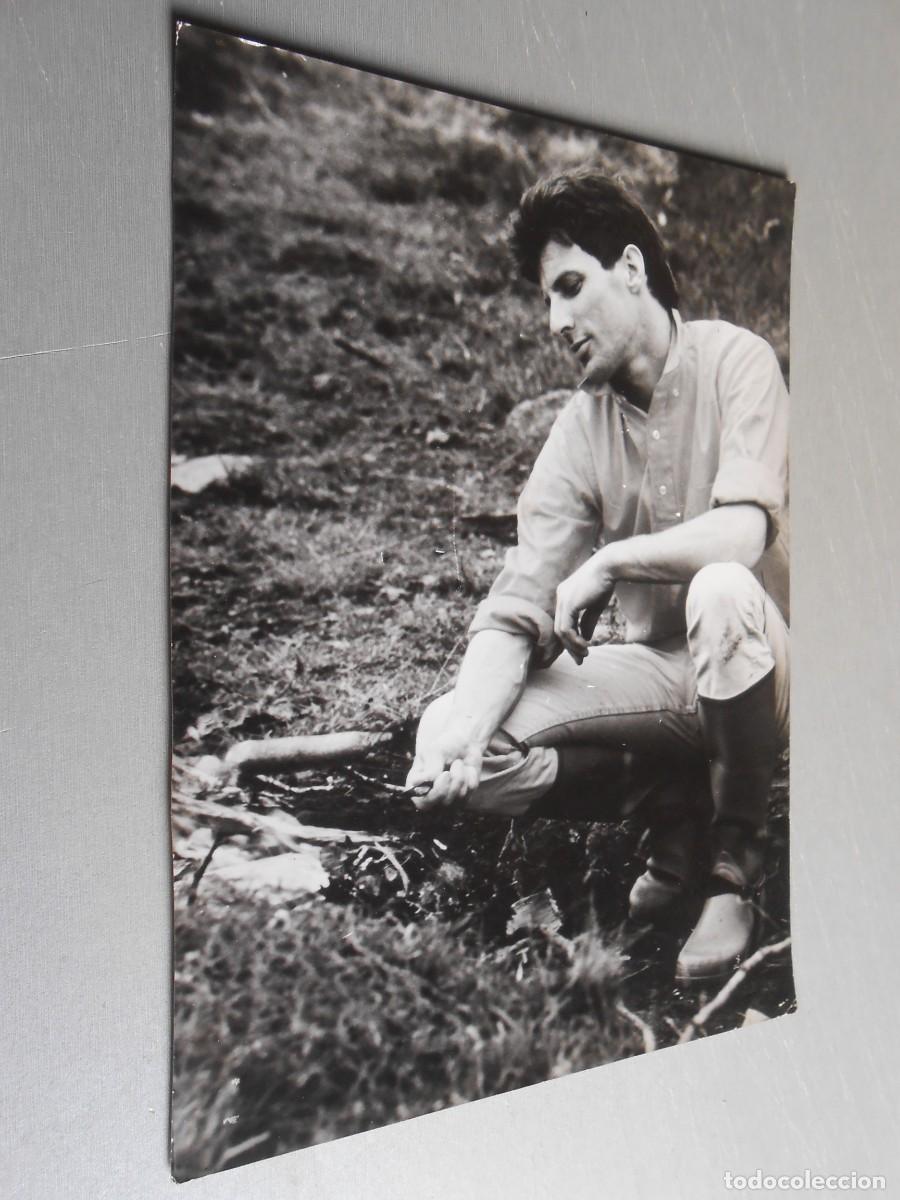 Fotos de cantantes: FOTO de - HUGUES AUFRAY - de 18 x 24 cms.