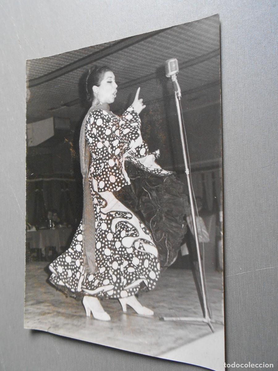 Fotos de cantantes: FOTO de - DESCONOCIDA ??? - de 12,5 x 17,5 cms.