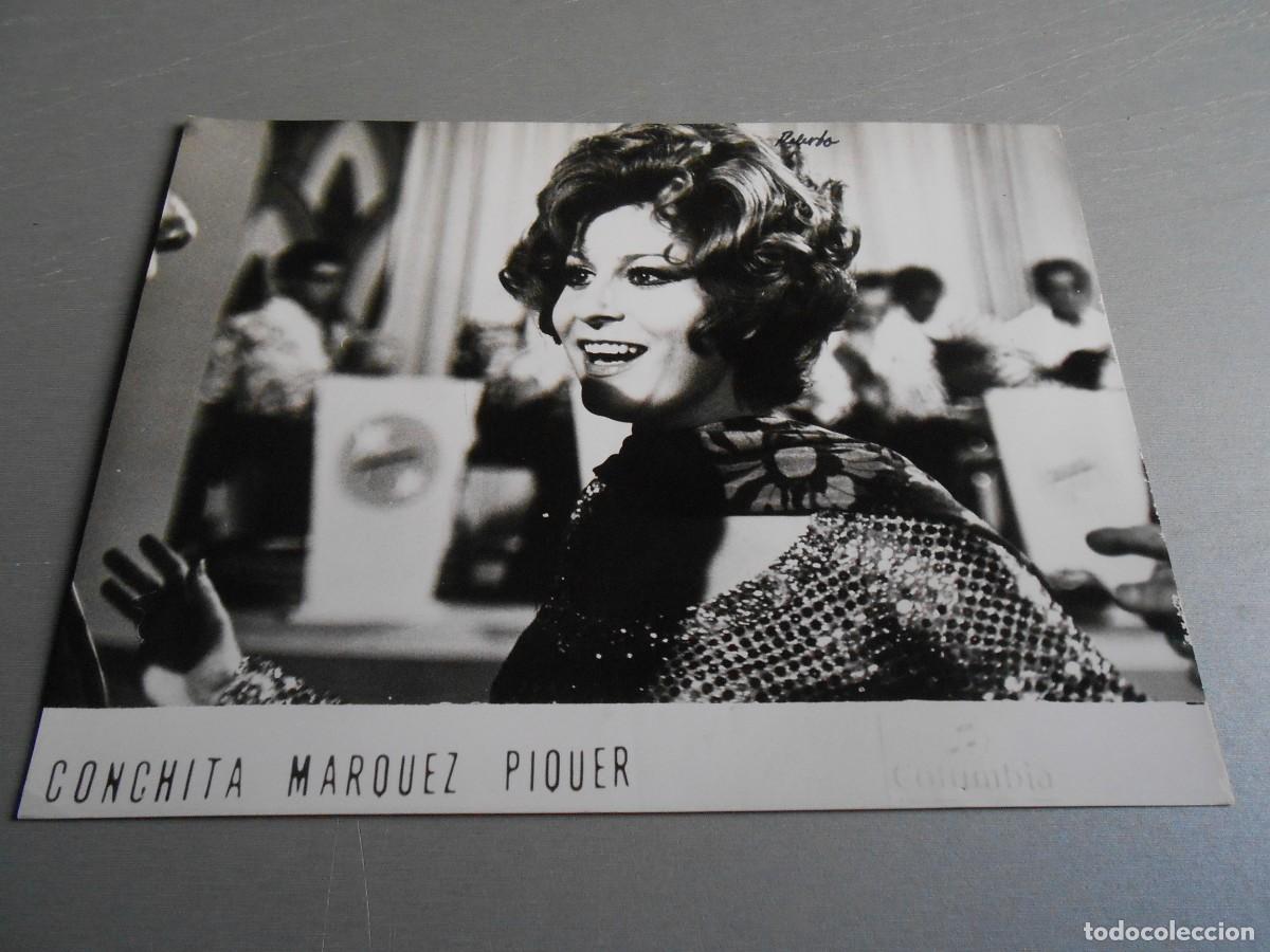 Fotos de cantantes: FOTO de - CONCHITA MARQUEZ PIQUER - de 24 x 18 cms.