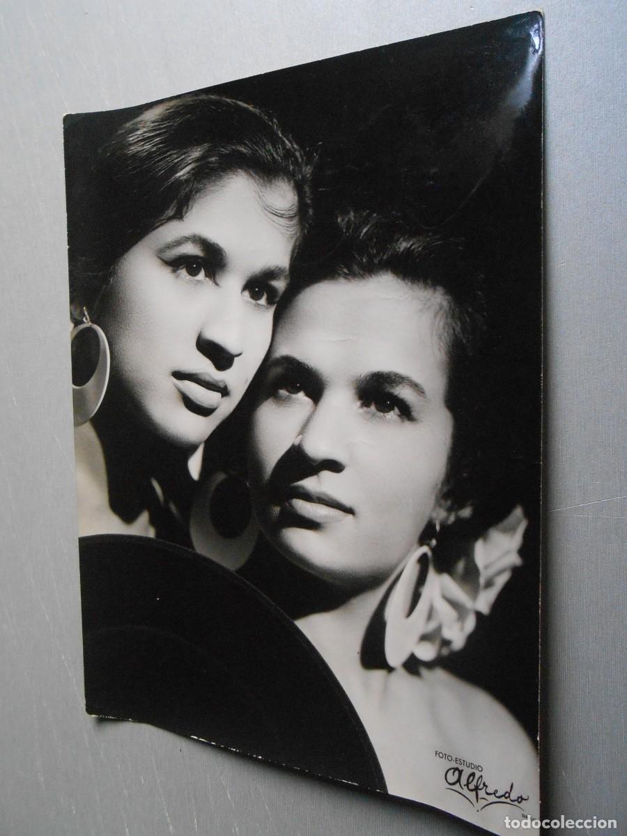 Fotos de cantantes: FOTO de - HERMANAS JIMENEZ - de 18 x 24 cms.