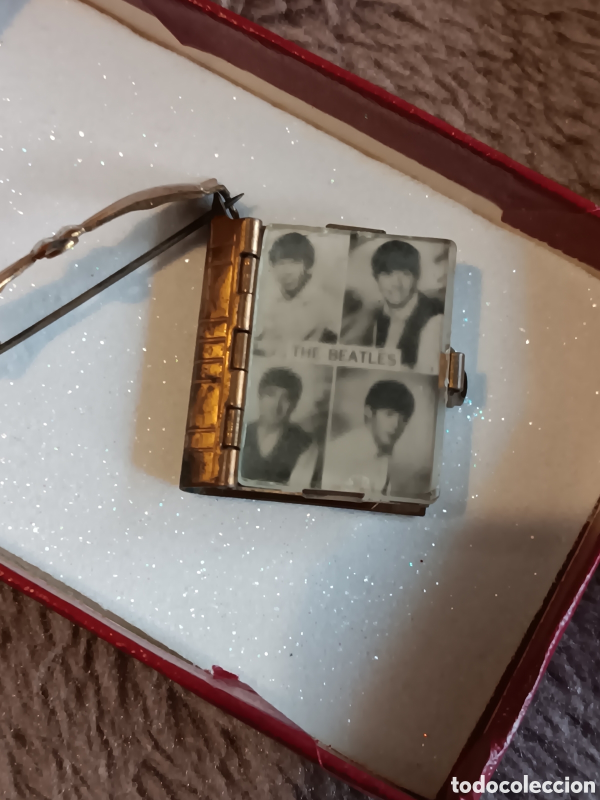 Fotos de cantantes: BEATLES BROCHE ORIGINAL 1964 EN EXCELENTE ESTADO ACORDEON POSTALES PEQUE&Ntilde;AS