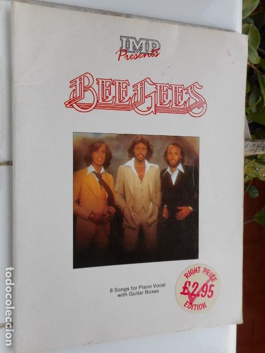 Partituren: BEE GEES. PARTITURAS. 8 SONGS FOR PIANO VOCAL WITH GUITAR BOXES. PETER FOSS 1988