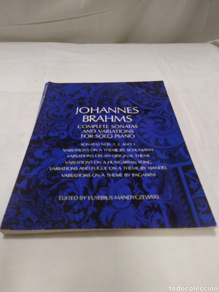 Partituras musicais: Johanes Brahms, Sonatas and variations, 1971 ZXY