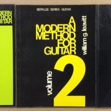Partituras musicales: A MODERN METHOD FOR GUITAR. WILLIAM G. LEAVITT. 3 VOLÚMENES. BERKLEE SERIES GUITAR. Lote 361035465