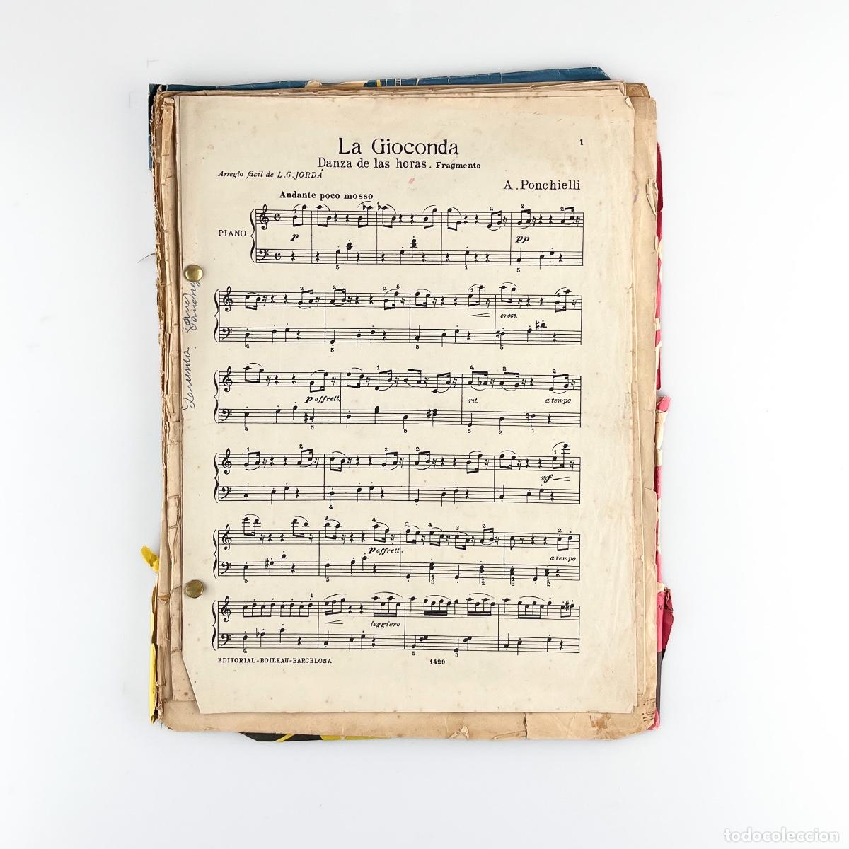 Partituras musicales: Varias Partituras de Organo encuadernadas juntas.
