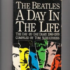 Revistas de música: THE BEATLES: A DAY IN THE LIFE BY TOM SCHULTHEISS: COMPLETISIMO DIA POR DIA- 1980- BUEN ESTADO
