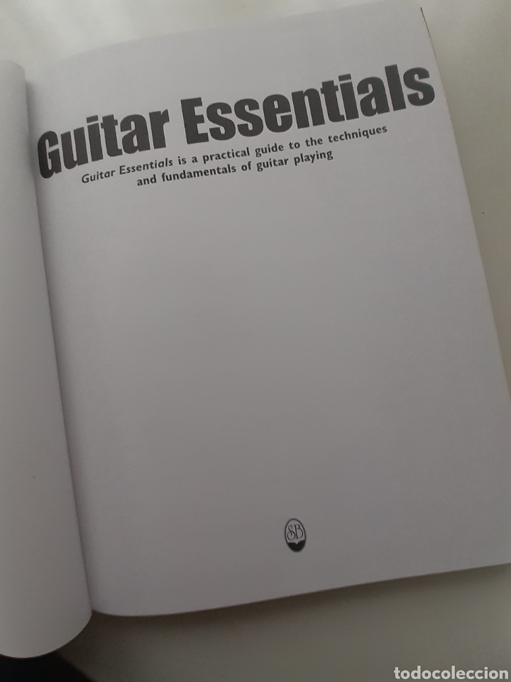 Revistas de m&uacute;sica: Guitar essentials, ingl&eacute;s 2001 - Foto 4
