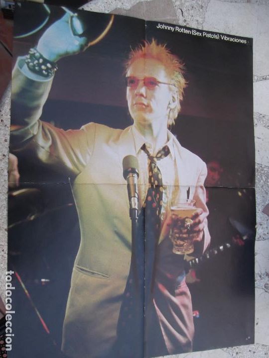 Revistas de m&uacute;sica: P&oacute;ster vibraciones, Sex Pistols, Joan B&aacute;ez, 40x56, ha sido clavado, casi no se nota