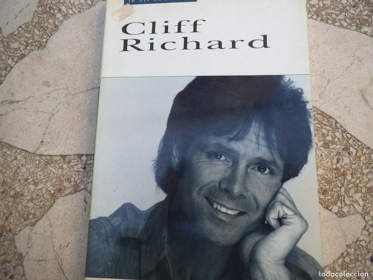 Revistas de m&uacute;sica: cliff richard, kevin st john, en ingles , con foto en b/n, 18x25, 128 paginas, omnibus press, 1991