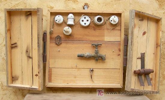 Nuevo: cuadro con llaves de la luz y grifo antiguo