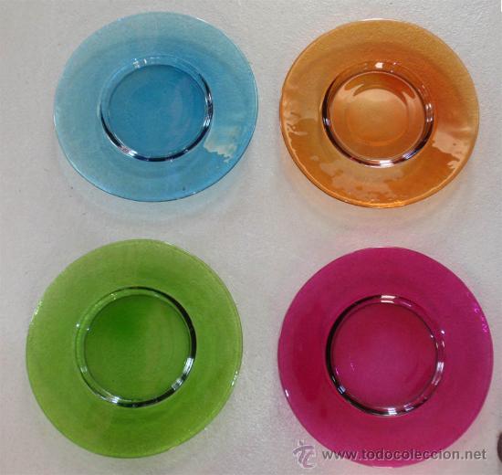 Neuf: Plato o centro de vidrio de colores. Conjunto de 4. Medida 32 diametro. Para decorar.