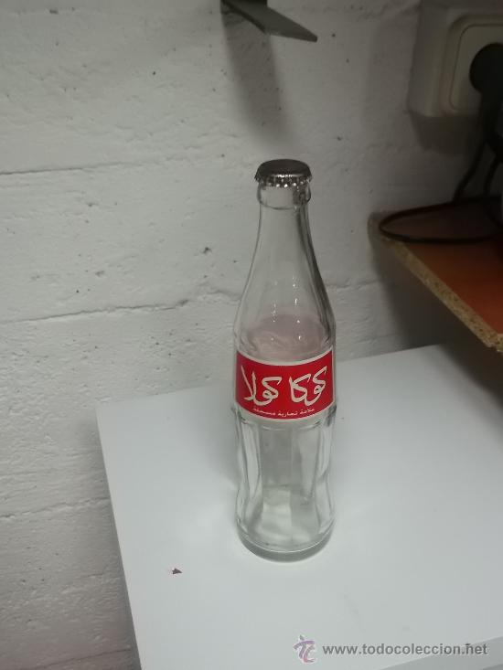 Nuevo: BOTELLA DE CRISTAL COCA COLA EN ARABE 35,5 CL DE CAPACIDAD. 25 CMS DE ALTURA. CON CHAPA ORIGINAL