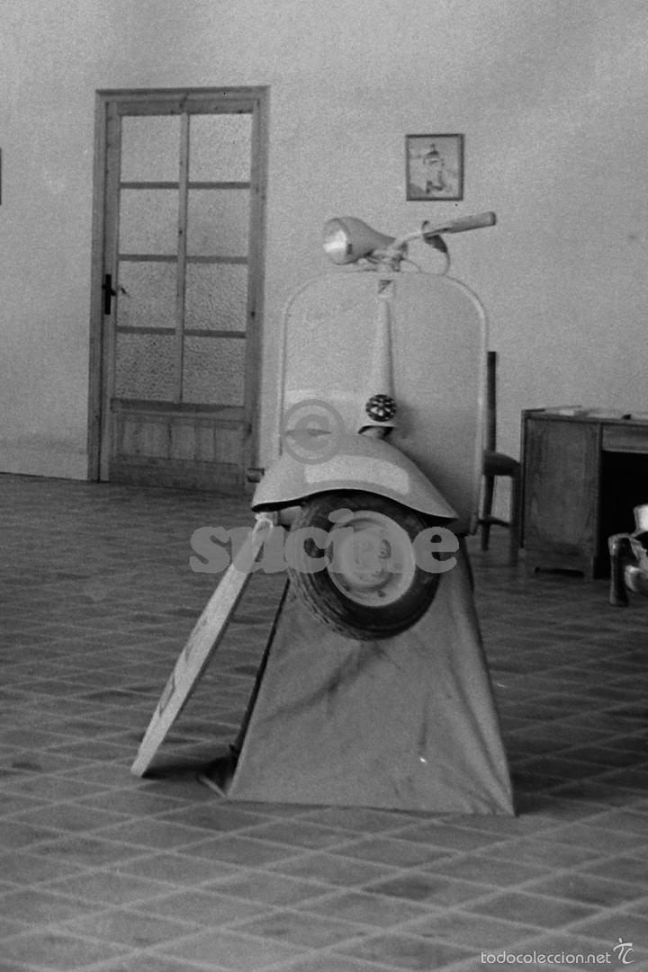 Nuevo: MAGNIFICA FOTOGRAFIA DE UNA VESPA EN EXPOSICION DEL PRIMER DISTRIBUIDOR EN CASTELLON