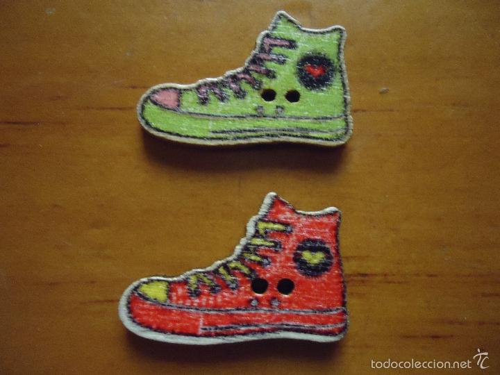 Novo: boton - pareja de botones infantiles - zapatillas tipo estilo converse